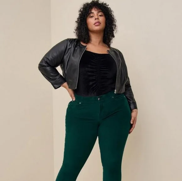 ⭐ Torrid Black Velvet Ruched Off Shoulder Long Sleeve Plus Size T… - Picture 3 of 4